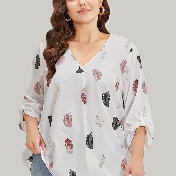 BloomChic Tops - Women's Feather Print V-Neck Blouse BLOOMCHIC 14/16 1X NEW